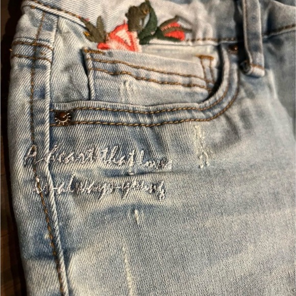 Designer embroidered light denim jeans - Picture 5 of 6